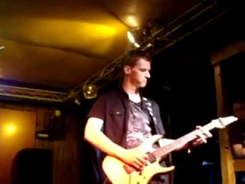 The Hunters - Utek z mrtvej planety