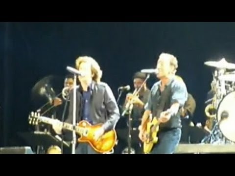 Bruce Springsteen, Paul McCartney Cut Off on Tour 2012: Guitarist Calls Britain a 'Police State'