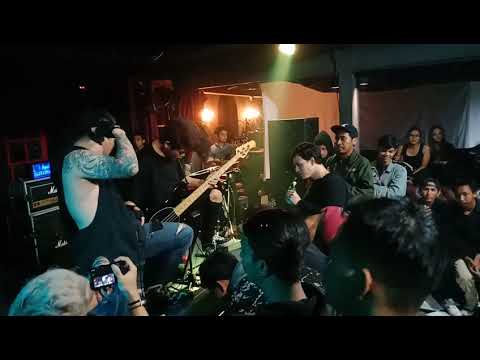 KILLING ME INSIDE X JOE TIRTA - Young Blood ( live @i-six kemang jakarta )