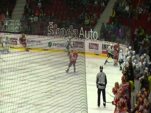 3 Předkolo Play   Off Energie Karlovy Vary   Hc Slávie Praha 2011   Střelci Varů a slávistický gool na 2  1