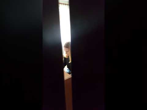 Podglądam siostrę jak ćwiczy na pianinie Patrycja 12 lat 😍👍