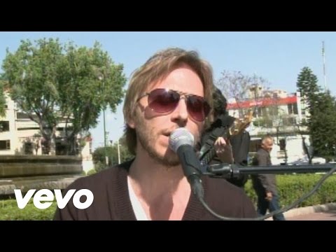 Noel Schajris - A Medio Vivir ((Sesiones Callejeras ¡Tunes (Video))