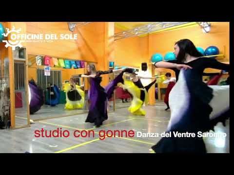 Studio con gonne di Danza del Ventre