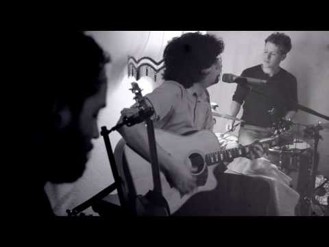 L'aupaire - live : Hold On