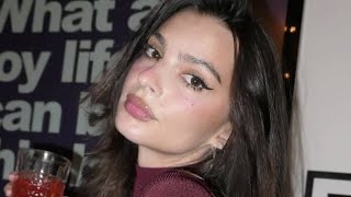 「胸が丸出し」の過激衣装...「全身スケスケ」のエミリー・ラタコウスキーにネット震撼...「すべて丸見え」