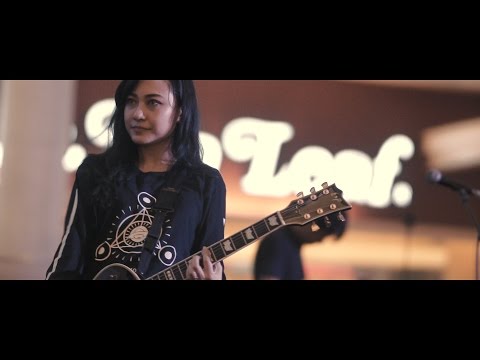 Killing Me Inside Ft. AIU -  Kau dan Aku Berbeda + Hilang Garasi (Live at Summarecon Serpong 2017)