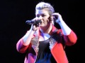 Kelly Clarkson covers "The Heart Wants What It ...