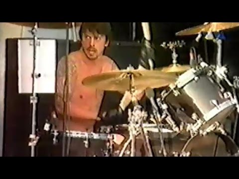 Queens of the Stone Age w/Dave Grohl - Regular John (Hurricane Festival 2002)