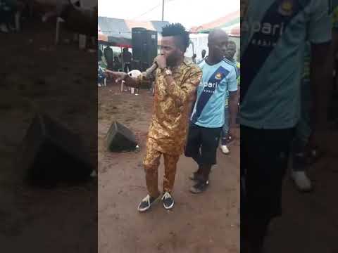 YODIS PLEURE PAPOUDE