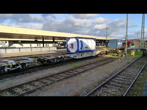 SBB Cargo Re 484 020 mit Güterzug, Basel Bad Bf, 20.04.23