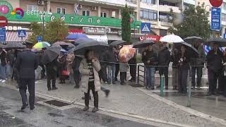 ΥΠΟ ΒΡΟΧΗ Η ΜΑΘΗΤΙΚΗ ΚΑΙ ΣΤΡΑΤΙΩΤΙΚΗ ΠΑΡΕΛΑΣΗ ΤΗΣ 28ης ΟΚΤΩΒΡΙΟΥ ΣΤΗ ΛΑΡΙΣΑ 28 10 2026