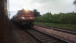 preview picture of video '12248  Yuva Express Crossing Dumariya'