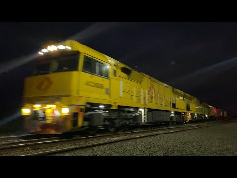 5MP1 Aurizon container train with ACD6056 ACD6054 G535 + CrewCar at Gheringhap at night 3/4/2025