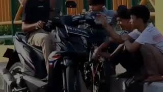 Download lagu Story WA Kagetin orang pake klakson 😂 mp3