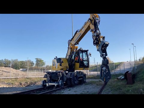 Liebherr press tour 2024: A 922 railroad excavator