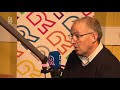 Burgemeester Aboutaleb in gesprek met presentator Ruud de Boer en luisteraars van Radio Rijnmond