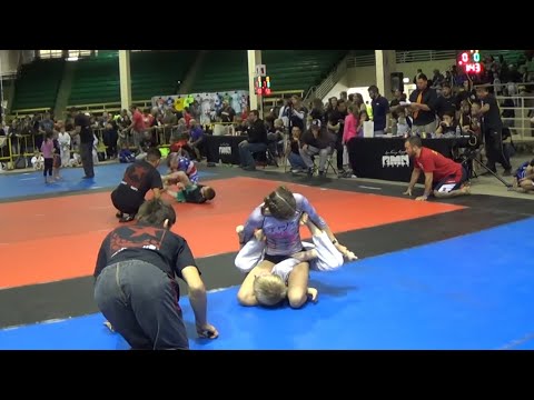 【男女寝技】可愛い女の子がマウント三角で締め上げ腕を極める