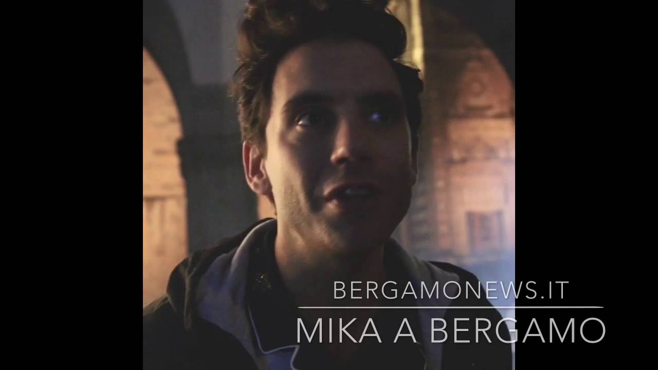 Mika sbarca a Bergamo e saluta i nostri lettori