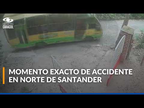 Video de momento exacto en que bus escolar, con estudiantes a bordo, se volcó en Norte de Santander