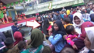 Download lagu Cari Apa Gerangan Hingga Ditengah Penonton - Dolalak Davira Arum Live Banyumudal Wonosobo mp3 Download lagu Cari Apa Gerangan Hingga Ditengah Penonton - Dolalak Davira Arum Live Banyumudal Wonosobo mp3