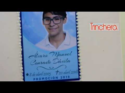 Padres de Alvarito recibieron diploma