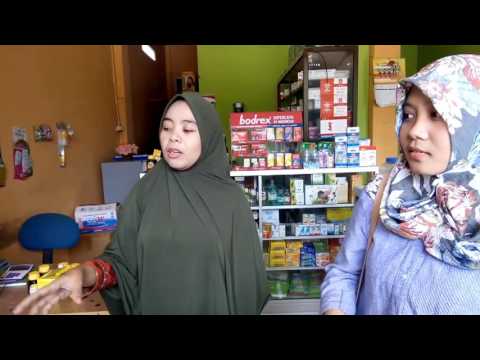 Gadis kecil di anggota yang besar dan kuat Psikologis bantuan pria dengan impotensi