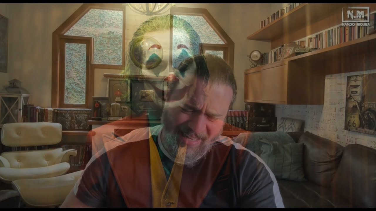 Nando Moura Putasso com o God of War Ragnarok