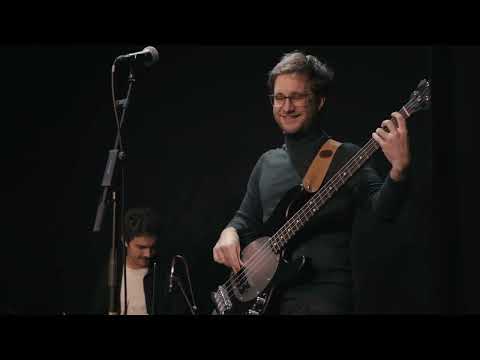 Lasla Guzzi – Mars (Live)