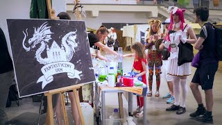 Podczas tegorocznego Festiwalu Fantastyki Pyrkon, w Strefie Inicjatyw Fanowskich, można było odwiedzić wioskę przygotowaną przez społeczność UAM.