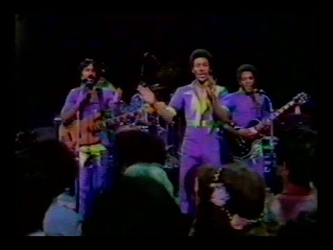 Heatwave - Groove Line (live) on Revolver - August 12, 1978