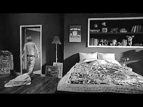 when you walked in..♡ { G-DRAGON + HYUNA }