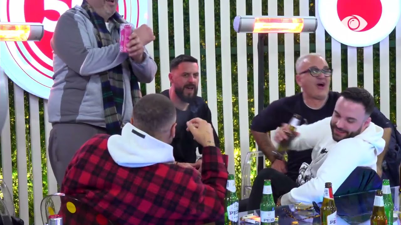 “O Briki, o kalcone”/Rogerti thumbon Mateon, nis t’i këndojë: Miri të mëson si të kapësh një zogë…