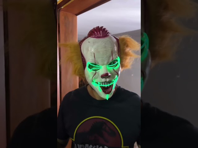 Vídeo relacionado con Chaks - Máscara de diablo con cuernos, media máscara con símbolo de cruz, accesorios de disfraz para Halloween, carnaval y fiesta de terror