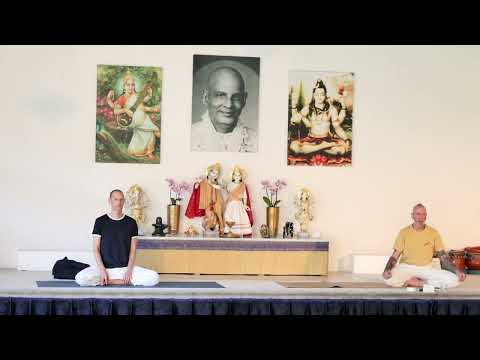 Yogastunde Mittelstufe "Im Gleichgewicht" mit Kali Prem - Yoga Vidya Live,  22.03.2022, 16:15 Uhr