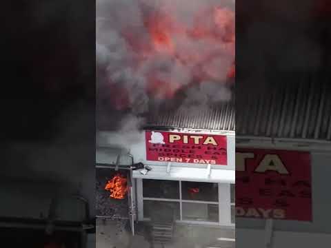 Large fire engulfs Auckland building | RNZ