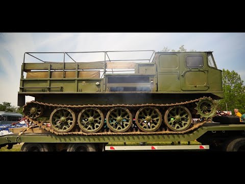 Raupenschlepper ATS 59 - G auf Tieflader, gezogen von KrAZ-255 B
