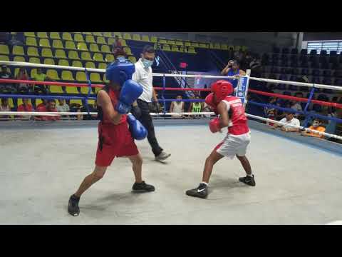 Boxeo en el Gimnasio Alexis Arguello (Antoni Reyes  vs José  Korea)