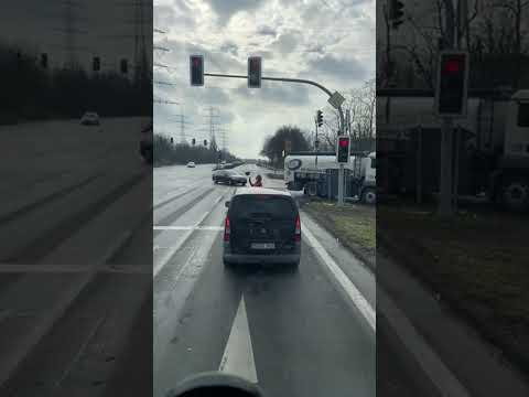 Istaknuti odsječak: od 21:11 do 26:11 u streamu Kanal Zielloser Fahrer  prenosi stream uživo!