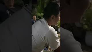 Download lagu Yang Lagi Viral Babang Tampan Andika Kangen Band Nyanyi Lesehan Asik Banget #shorts mp3