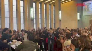 A Milano i magistrati festeggiano la vittoria del No al referendum: spumante e applausi