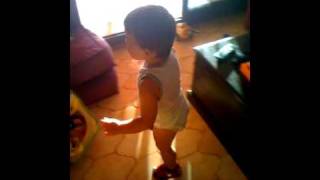 La danse de petit ours brun