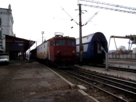 P5736 Cacica - Suceava cu locomotiva electrica 41-0255-4 - 04.12.2011