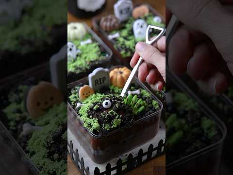 Graveyard Dirt Cake Containers 🪦 VLOGTOBER DAY 17 #baking