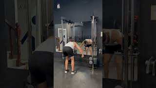 PÁJAROS DESDE POLEA BAJA A 2 MANOS