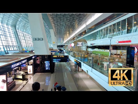 NOVO Aeroporto SOEKARNO HATTA de Jacarta e passeio a pé isento de impostos | 4K