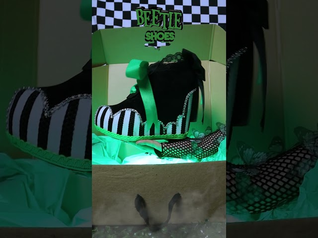 Vídeo relacionado con BESTYASH Zapatos Grandes para Cosplay de Halloween Talla Única Material Seguro y Resistente Accesorios para Disfraces de Fiesta y Espectáculo de Carnaval