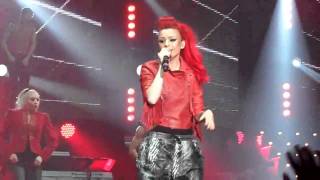 Cher Loyd- The Clapping Song Wembley