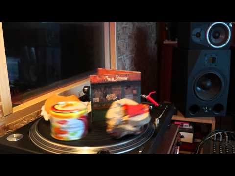 11 - Dwa Sławy - "Om nom nom" feat. Wyga