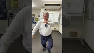 これってみんなで踊ると楽しいみたい　誰か一緒にやりましょう笑笑#三和交通 #踊おじさん #táxi #dançarino #sozinho