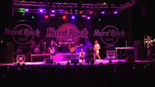 MARTA COLOMAR EN HARD ROCK IBIZA - ZOMBIE